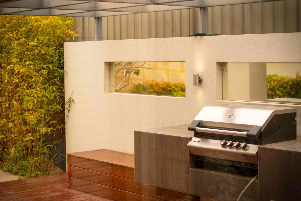 Magnificent Beach Retreat Jindalee Esterno foto