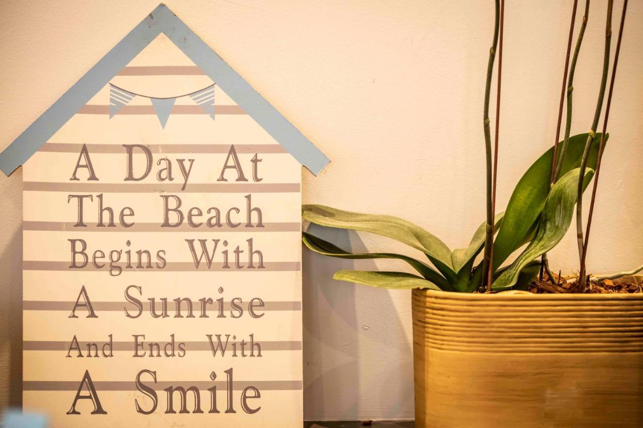 Magnificent Beach Retreat Jindalee Esterno foto